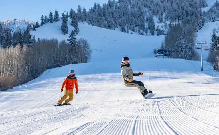 Aspen in December: The Ultimate Bespoke Luxury Winter Vacation Guide❄️✨